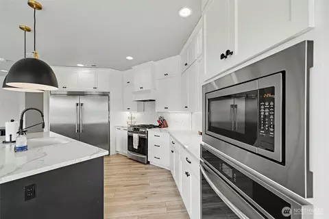 Kitchen - 2690 Wyrick Ct, Enumclaw, WA 98022 photo 3 of 5
