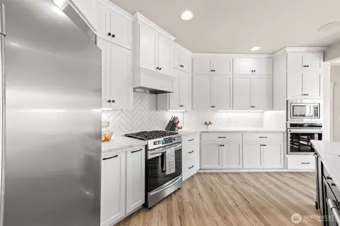 Kitchen - 2690 Wyrick Ct, Enumclaw, WA 98022 photo 4 of 5
