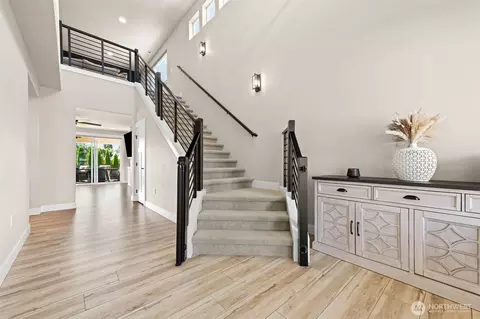 Entry Way - 2690 Wyrick Ct, Enumclaw, WA 98022 photo 1 of 4