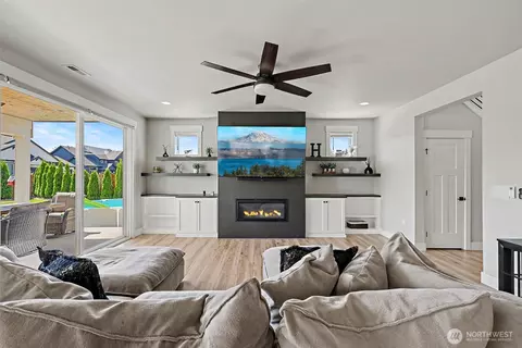 Living - 2690 Wyrick Ct, Enumclaw, WA 98022 photo 1 of 3