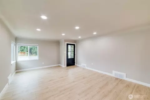 Living - 910 E Main St, Auburn, WA 98002 photo 1 of 1