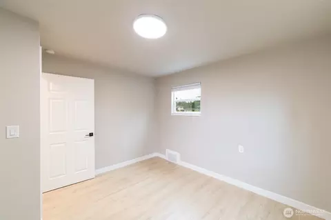 Bedroom - 910 E Main St, Auburn, WA 98002 photo 3 of 3