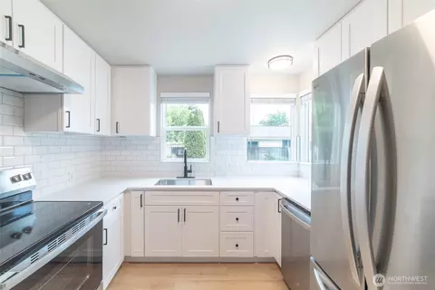 Kitchen - 910 E Main St, Auburn, WA 98002 photo 1 of 2