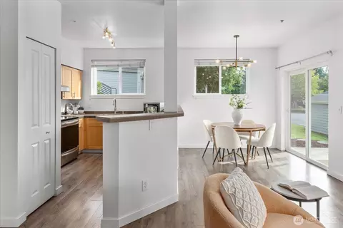 Dining - 3905 243rd Pl SE #M102, Bothell, WA 98021 photo 1 of 2