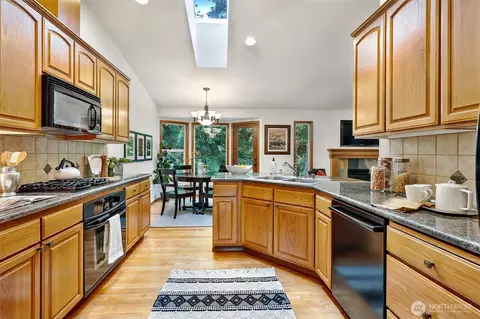 Kitchen - 2926 94th St SE, Everett, WA 98208 photo 2 of 4