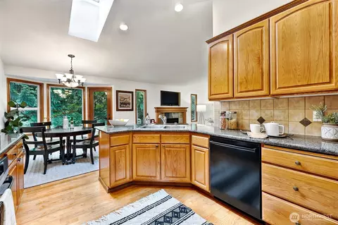 Kitchen - 2926 94th St SE, Everett, WA 98208 photo 3 of 4