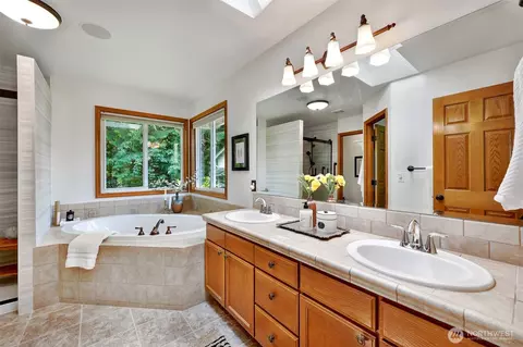 Bath - 2926 94th St SE, Everett, WA 98208 photo 1 of 4