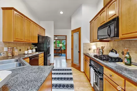 Kitchen - 2926 94th St SE, Everett, WA 98208 photo 4 of 4