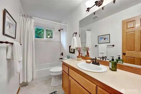 Bath - 2926 94th St SE, Everett, WA 98208 photo 3 of 4