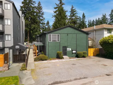 1220 N 137th St #C, Seattle, WA 98133