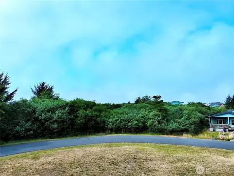 125 Beachwood Loop SE, Ocean Shores, WA 98569