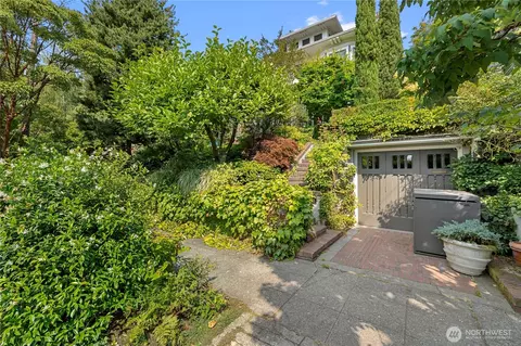 Exterior - 1108 Harvard Ave E, Seattle, WA 98102 photo 2 of 9