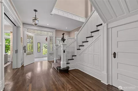 Entry Way - 1108 Harvard Ave E, Seattle, WA 98102 photo 4 of 8