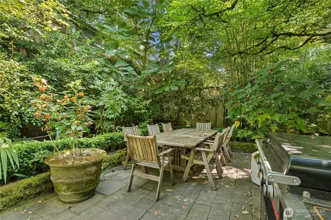 Exterior - 1108 Harvard Ave E, Seattle, WA 98102 photo 5 of 9