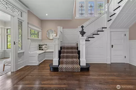 Entry Way - 1108 Harvard Ave E, Seattle, WA 98102 photo 5 of 8