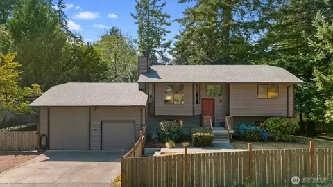 1511 N Lake Stickney Dr, Lynnwood, WA 98087