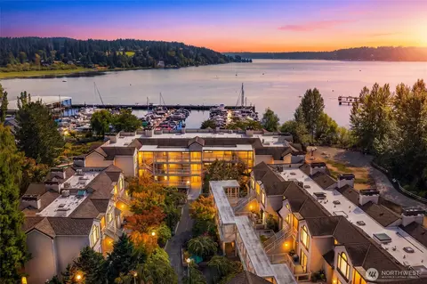 6121 NE 175th St #C201, Kenmore, WA 98028