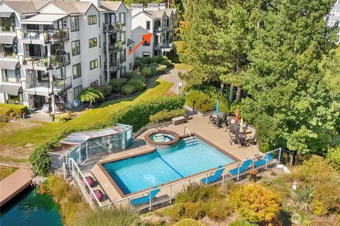 6121 NE 175th St #C201, Kenmore, WA 98028