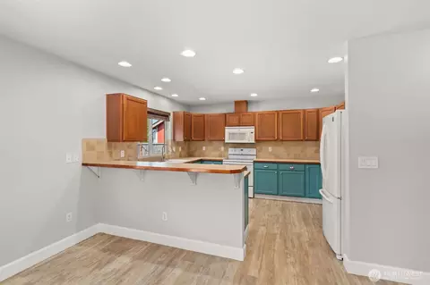 Kitchen - 196 Wind River Dr, Chehalis, WA 98532 photo 1 of 3