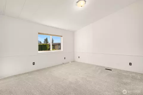 Bedroom - 2228 Anadoll Ave, Enumclaw, WA 98022 photo 1 of 4