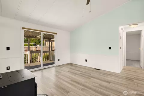 Living - 2228 Anadoll Ave, Enumclaw, WA 98022 photo 10 of 12