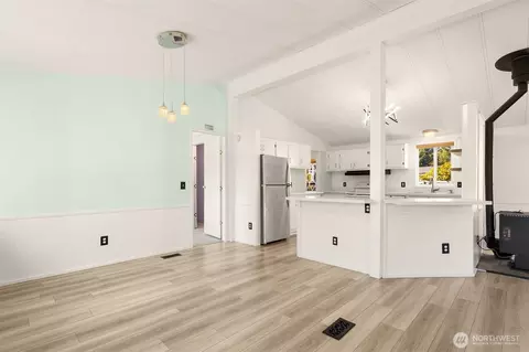 Living - 2228 Anadoll Ave, Enumclaw, WA 98022 photo 3 of 12