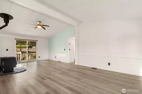 Living - 2228 Anadoll Ave, Enumclaw, WA 98022 photo 2 of 12