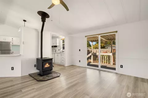 Living - 2228 Anadoll Ave, Enumclaw, WA 98022 photo 8 of 12