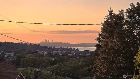 326 Renton Ave S, Renton, WA 98057