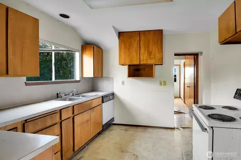 Kitchen - 16508 104th Ave NE, Bothell, WA 98011 photo 1 of 2