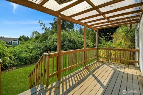 Exterior - 16508 104th Ave NE, Bothell, WA 98011 photo 5 of 5
