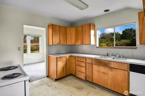 Kitchen - 16508 104th Ave NE, Bothell, WA 98011 photo 2 of 2