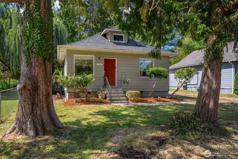11017 31st Ave NE, Seattle, WA 98125