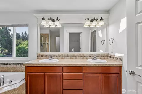 Bath - 603 194th Pl SE, Bothell, WA 98012 photo 4 of 6