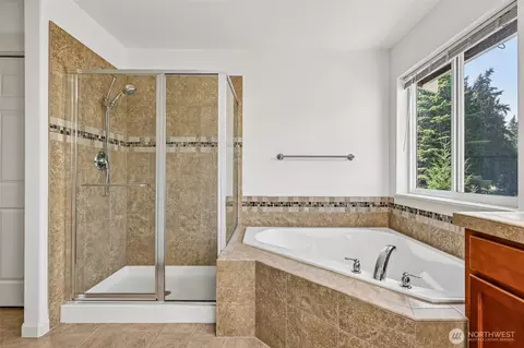 Bath - 603 194th Pl SE, Bothell, WA 98012 photo 5 of 6