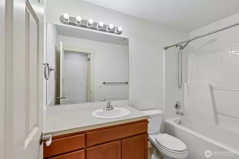 Bath - 603 194th Pl SE, Bothell, WA 98012 photo 6 of 6