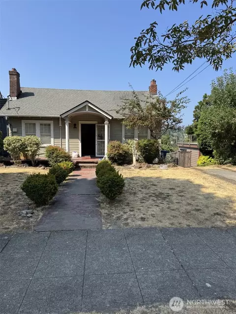 2557 28th Ave W, Seattle, WA 98199