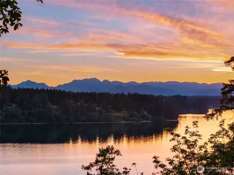7733 Hansen Rd NE, Bainbridge Island, WA 98110