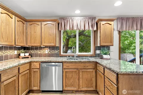 Kitchen - 2533 NW 45th Ave, Camas, WA 98607 photo 3 of 5