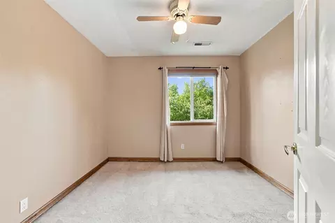 Bedroom - 2533 NW 45th Ave, Camas, WA 98607 photo 5 of 7