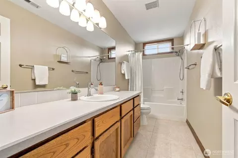 Bath - 2533 NW 45th Ave, Camas, WA 98607 photo 4 of 4