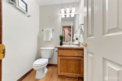 Bath - 2533 NW 45th Ave, Camas, WA 98607 photo 1 of 4