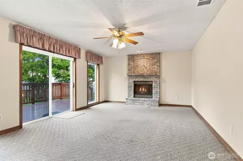 Living - 2533 NW 45th Ave, Camas, WA 98607 photo 5 of 6