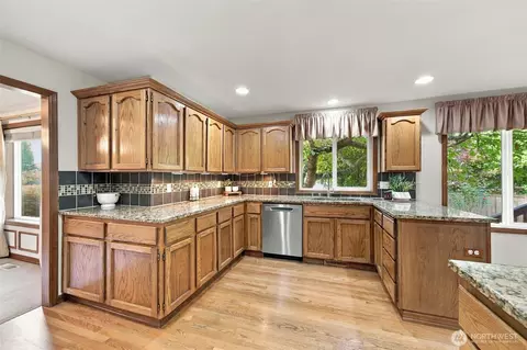 Kitchen - 2533 NW 45th Ave, Camas, WA 98607 photo 2 of 5