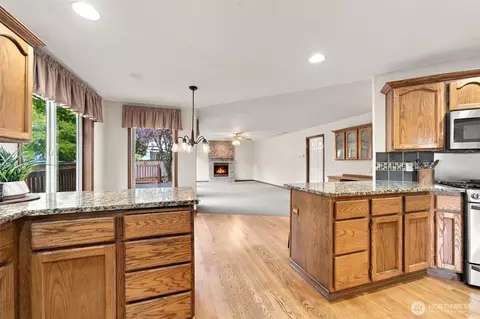 Kitchen - 2533 NW 45th Ave, Camas, WA 98607 photo 4 of 5