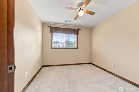 Bedroom - 2533 NW 45th Ave, Camas, WA 98607 photo 6 of 7