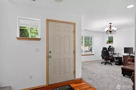 Entry Way - 3908 153rd Pl SE, Bothell, WA 98012 photo 2 of 3