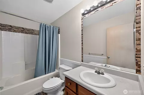 Bath - 3908 153rd Pl SE, Bothell, WA 98012 photo 3 of 3