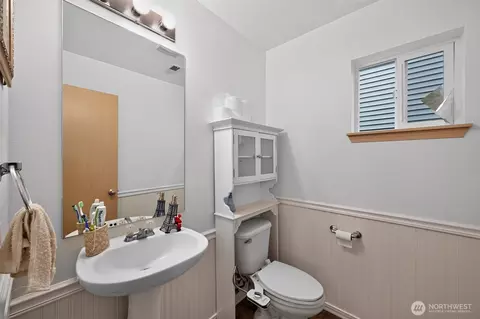 Bath - 3908 153rd Pl SE, Bothell, WA 98012 photo 1 of 3