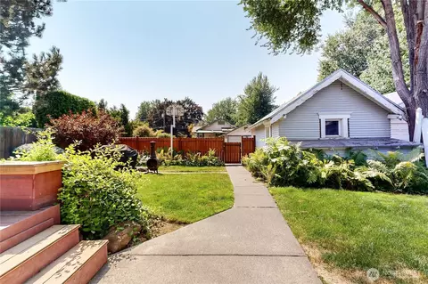 Exterior - 320 Juniper St, Walla Walla, WA 99362 photo 5 of 7